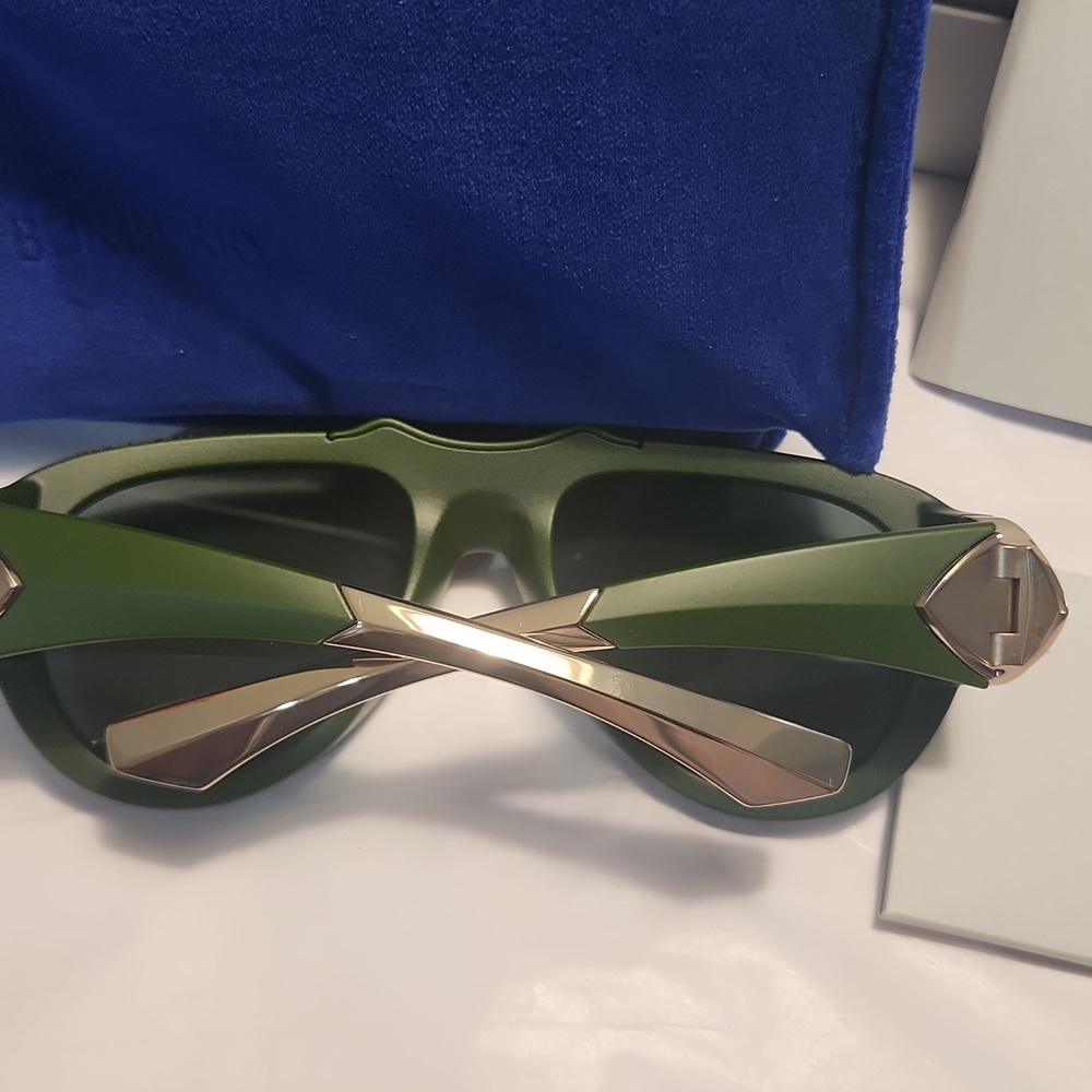 Burberry 57 MM Pilot Sunglasses in Olive Green - Picture 4 of 9